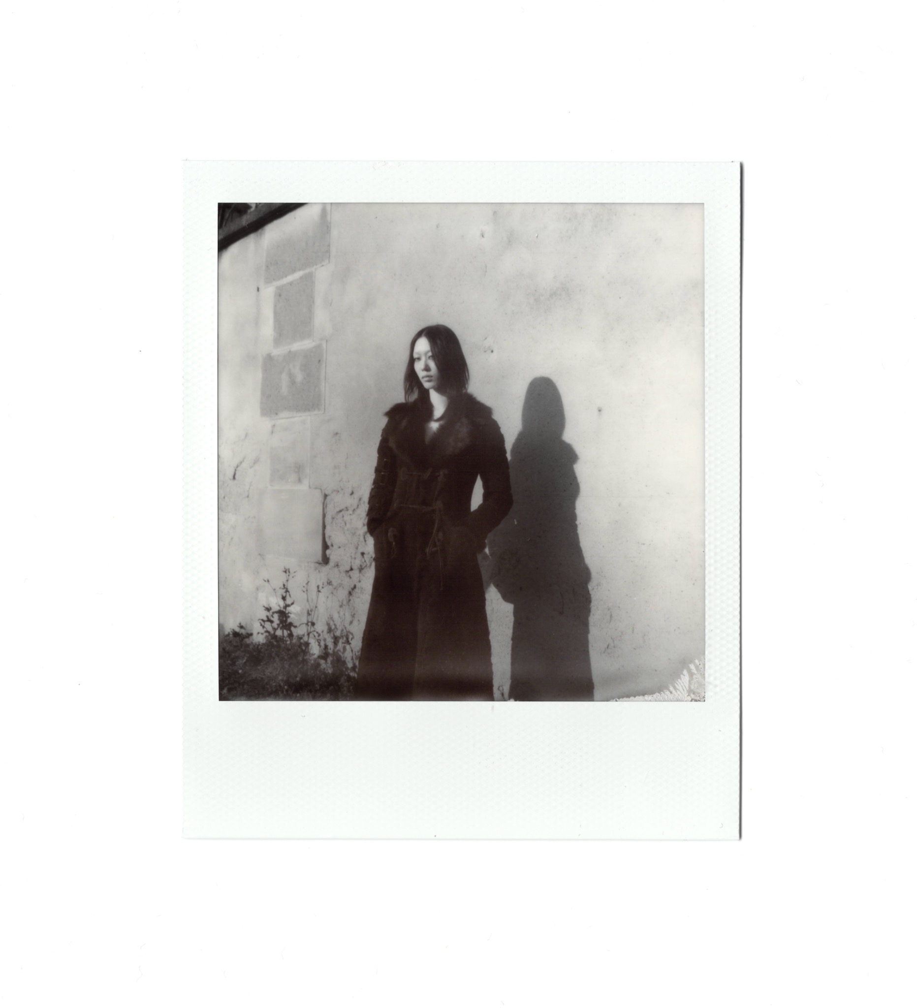 Silhouette sombre et ombre portée au Polaroid